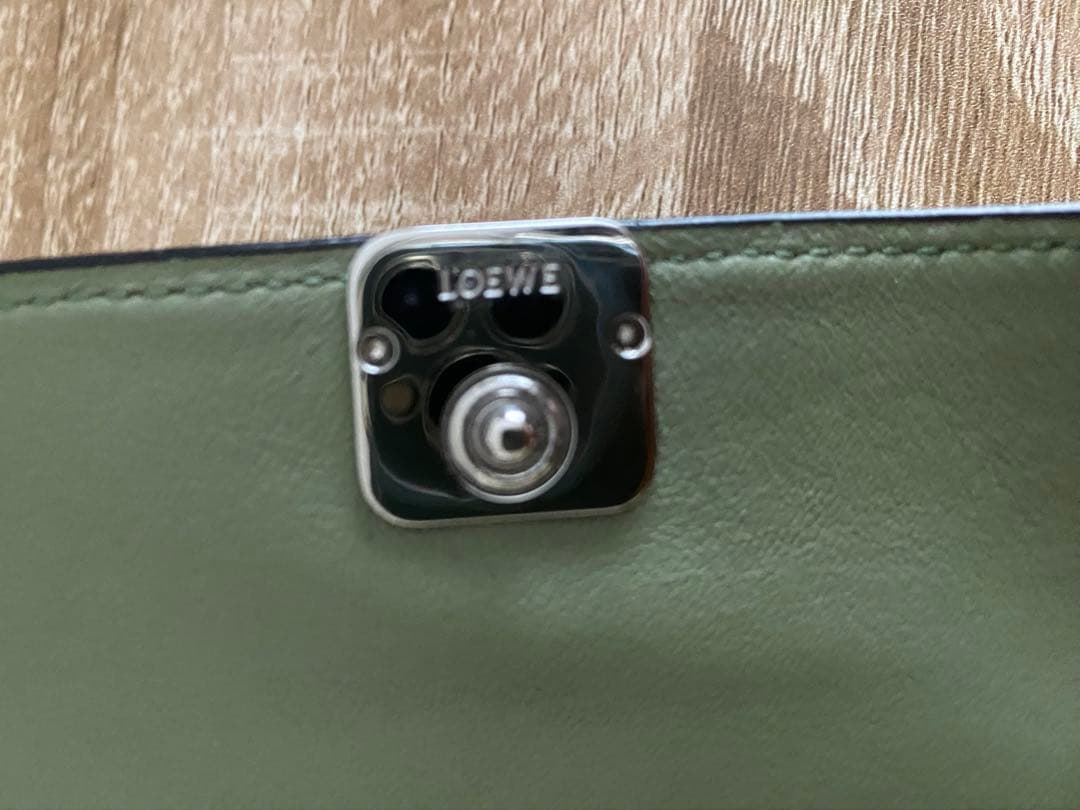 ロエベ　財布　アナグラムバーティカルウォレット　三つ折りローズマリー