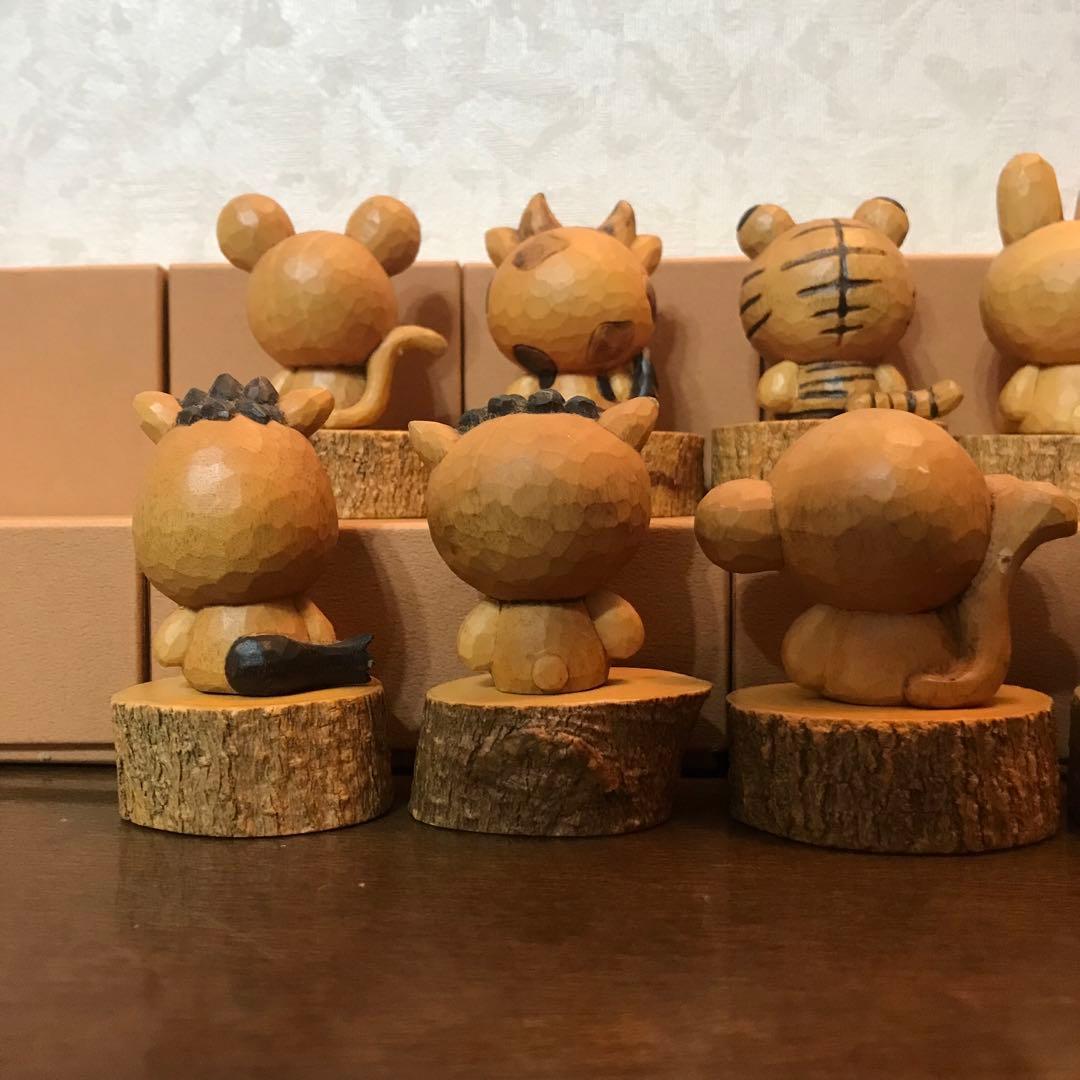 ハローキティ　木彫り　十二支12体セット　箱付き