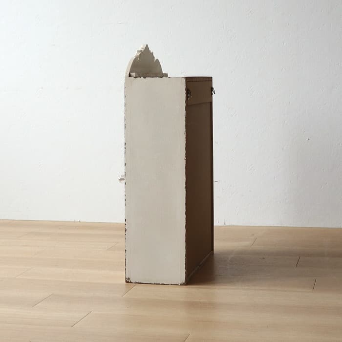 シャビーシック ホワイト ガラスケース 古家具 壁掛け 飾り棚