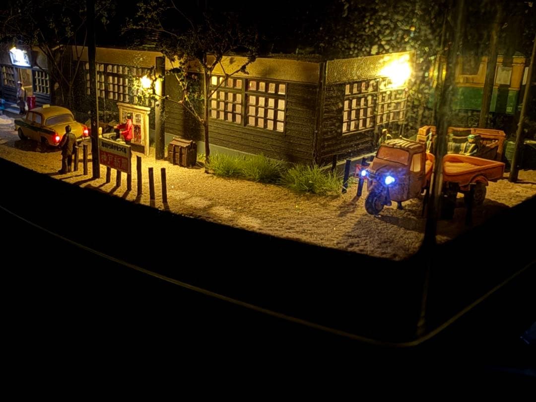 昭和をかもしだす懐かしの停車場、昼と夜の現風景、神戸梅田、レトロ夢の希少逸品。