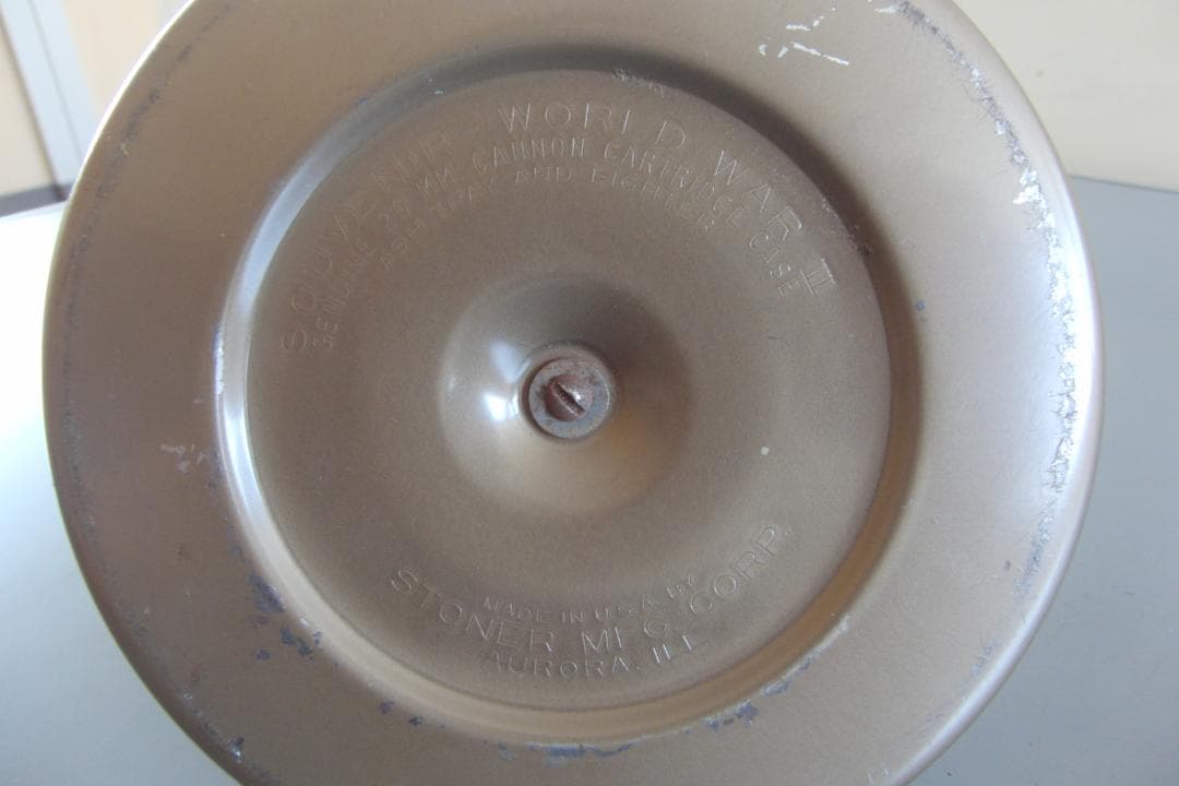 ヴィンテージ第二次世界大戦記念砲弾型オイルライター（灰皿付き）