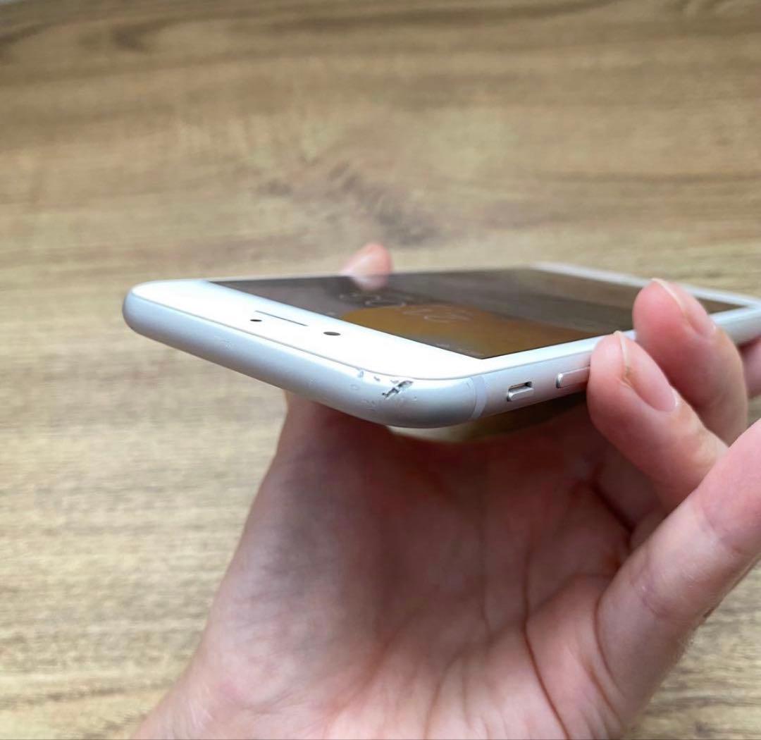 Apple iPhone 8 シルバー 本体　64GB SIMフリー