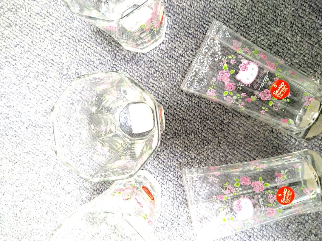 新品　希少　廃盤　昭和レトロ　ハローキティ 花柄 ガラスコップ 5個セット