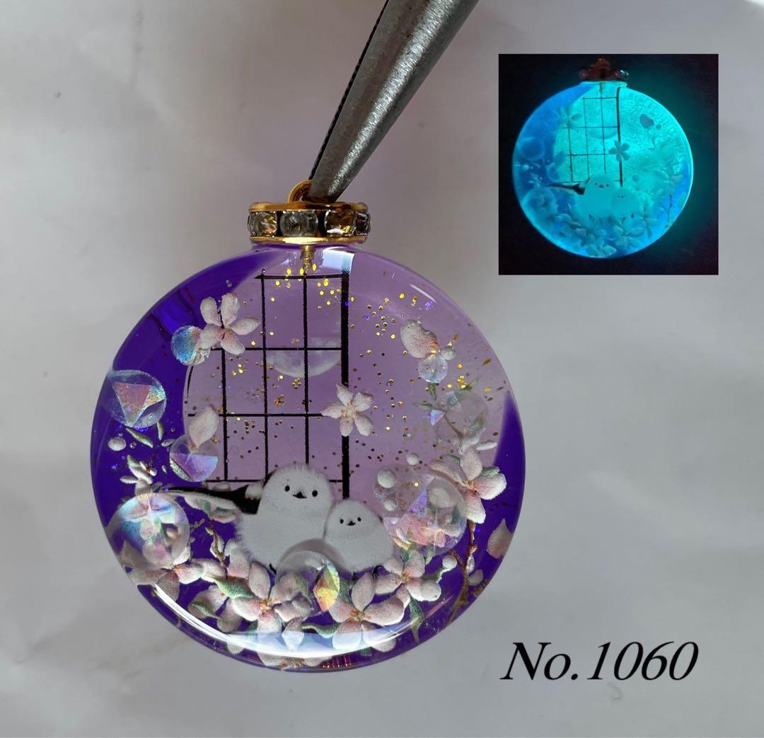 夕夏/レジン/雲の上のお城と子猫達　蓄光　オルゴナイトネックレス