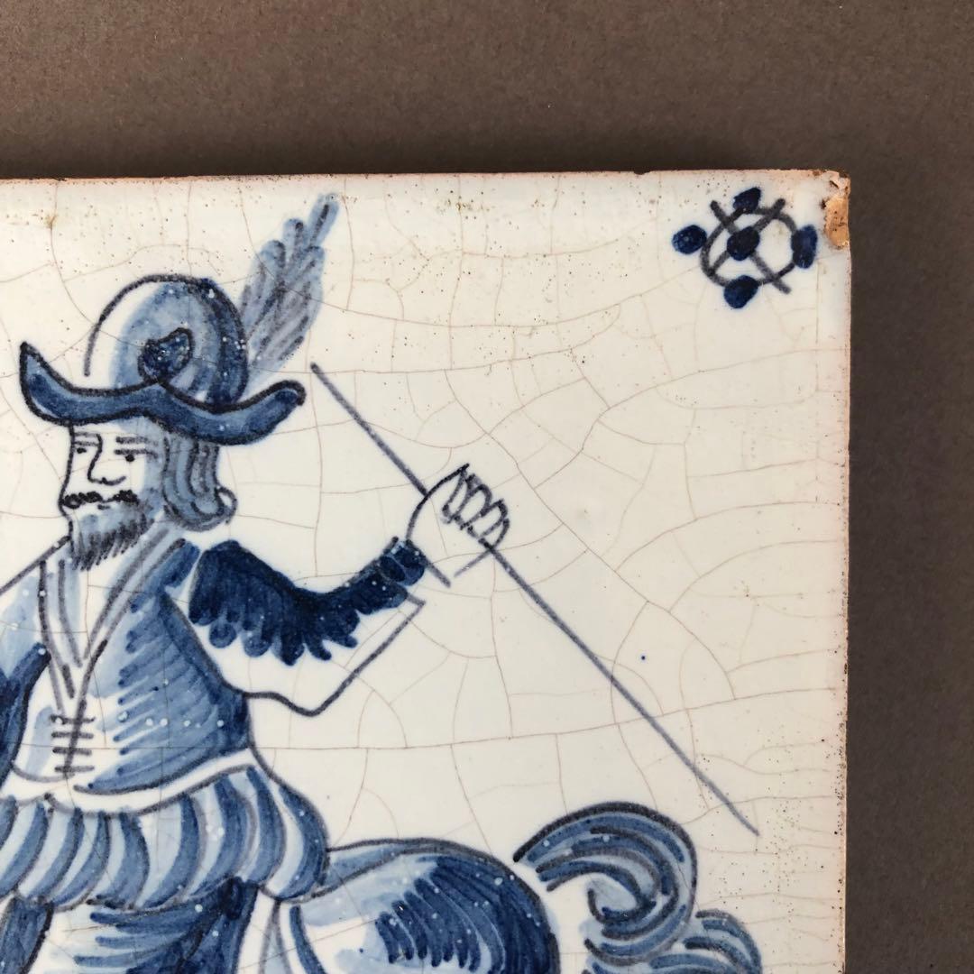 アンティーク　オランダ　デルフト焼のタイル　馬に乗った騎士