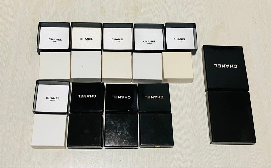 CHANEL アクセサリーボックス 空箱　ピアス　10個セット