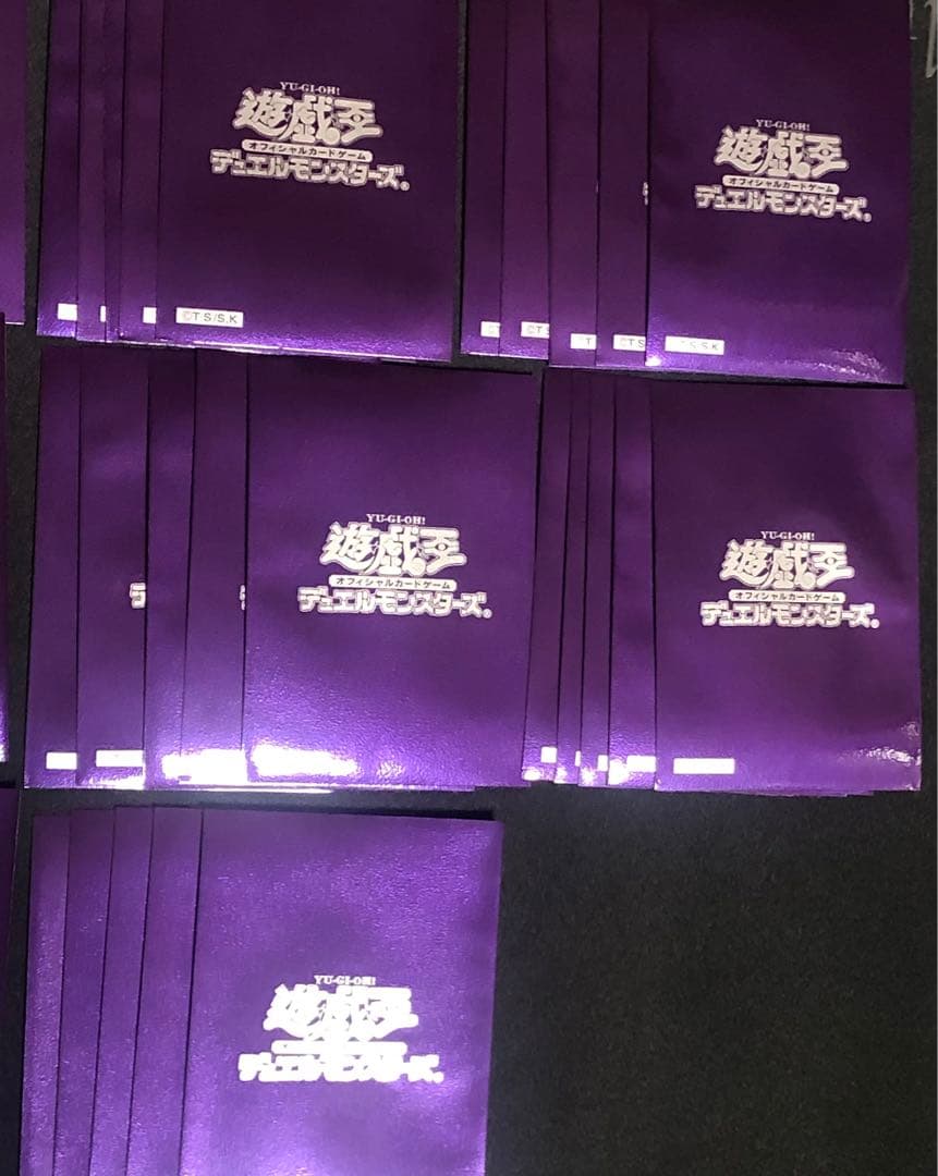 遊戯王　初期ロゴ　メタリックパープル　スリーブ　紫　70枚セット