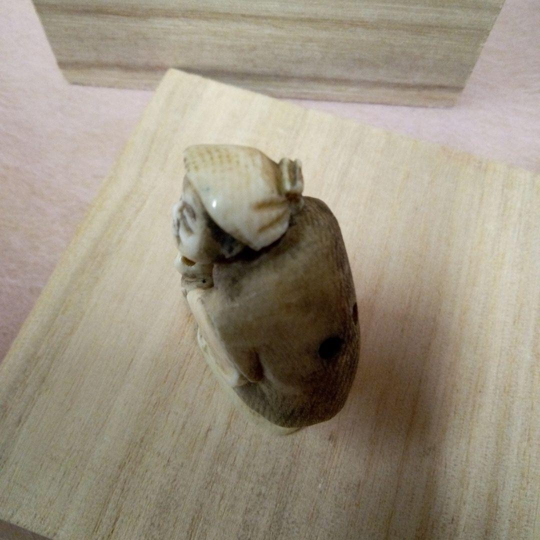 根付　極上天然素材　細密細工美術品