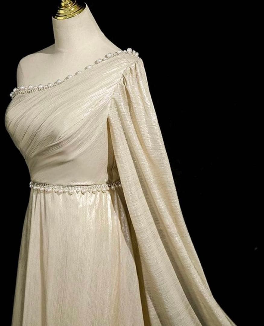 光沢感ある生地にパールが美しい ワンショル イブニングドレス