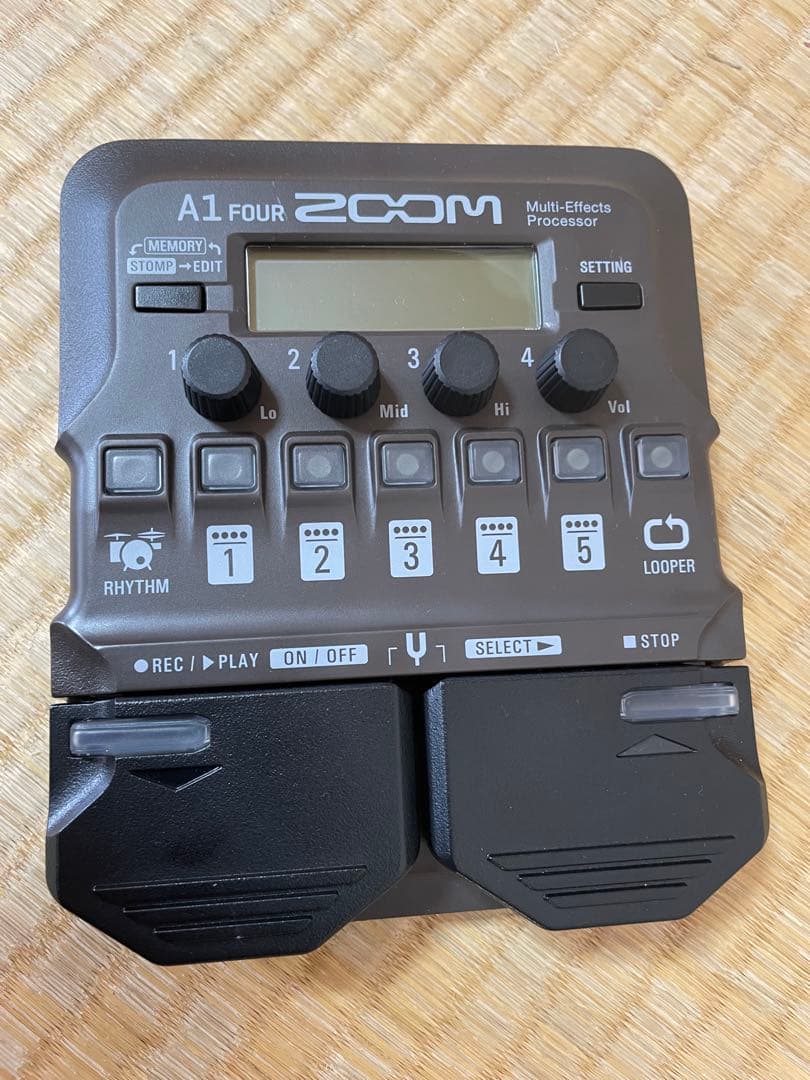 ZOOM A1 FOUR マルチエフェクトプロセッサー