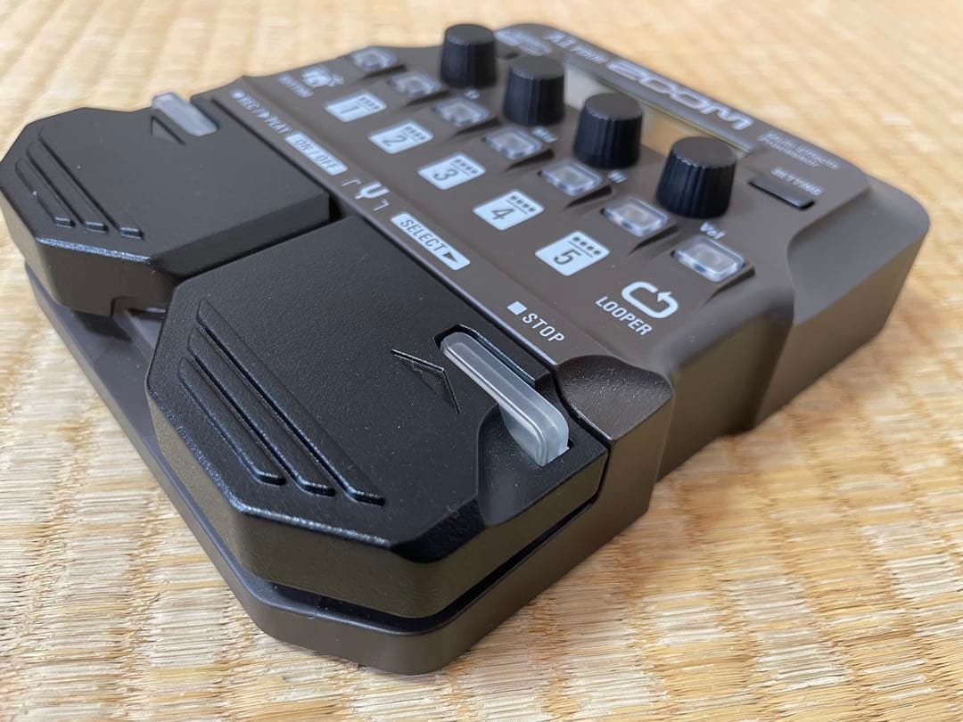 ZOOM A1 FOUR マルチエフェクトプロセッサー