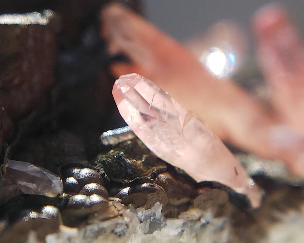 337 ロードクロサイト インカローズ 犬牙状 結晶 母岩付き