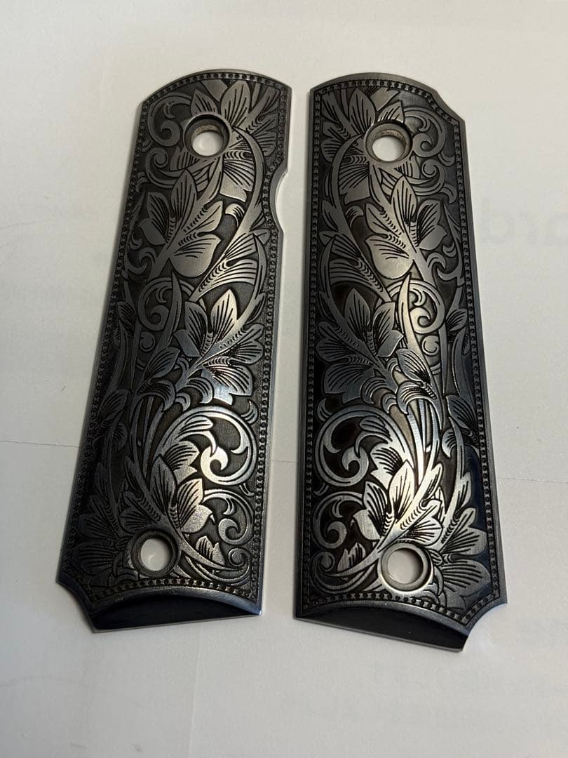 1911タイプ対応 グリップ周辺 装飾パーツ ステンレス製 巻草彫刻 工芸仕上げ