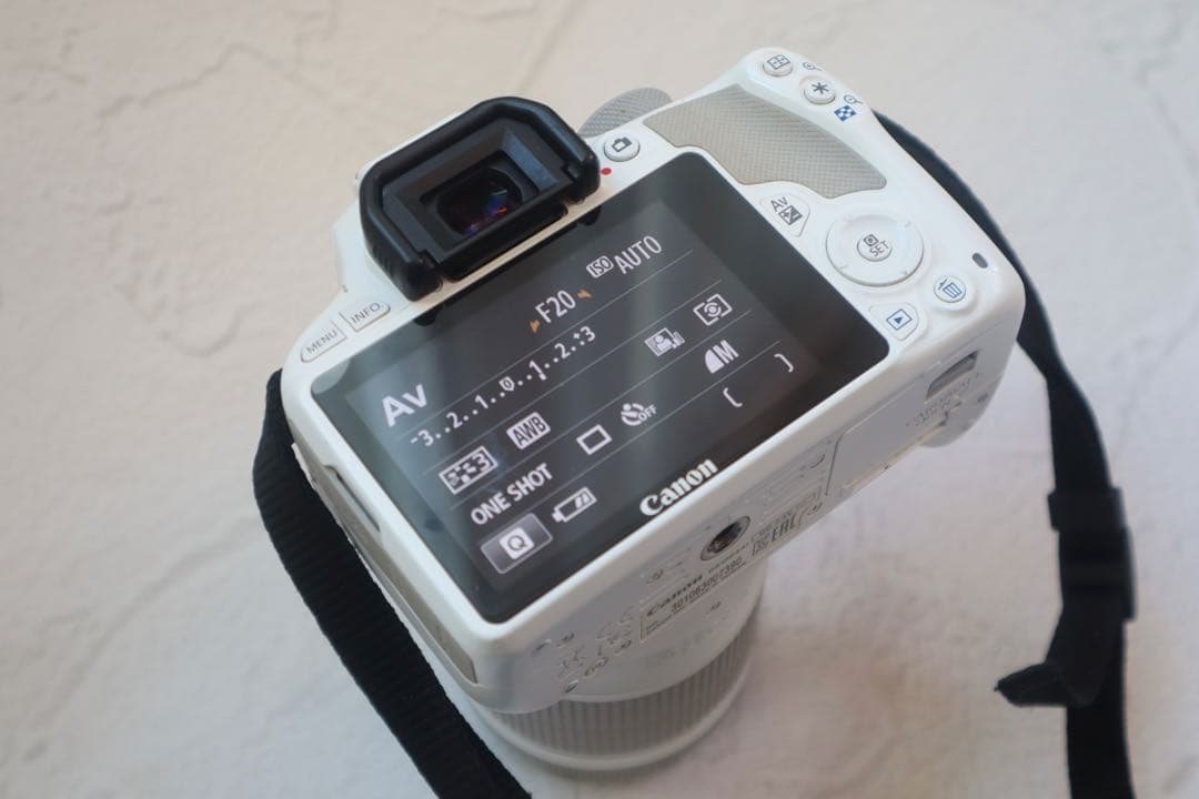 【美品】CANON EOS KISS X7 一眼レフカメラ ホワイト レンズ付き