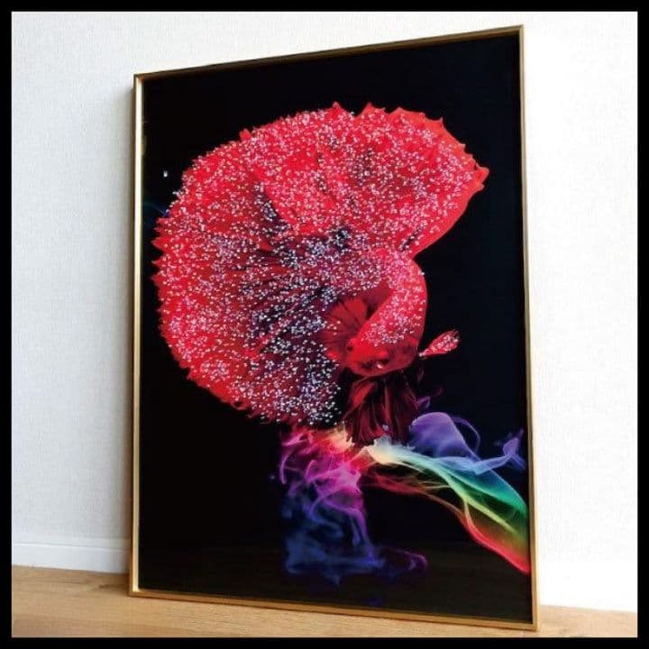 輸入雑貨　天然石　『赤い金魚』　水晶石　クリスタルアート　ゴールド額縁