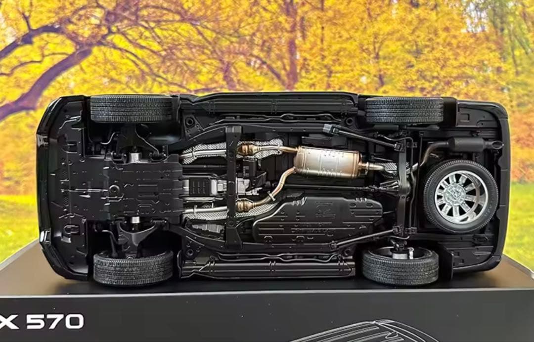 Lexus LX 570 1/18スケール モデル