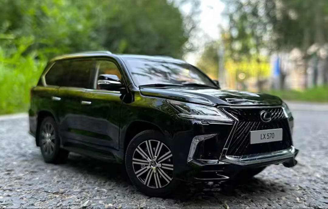 Lexus LX 570 1/18スケール モデル