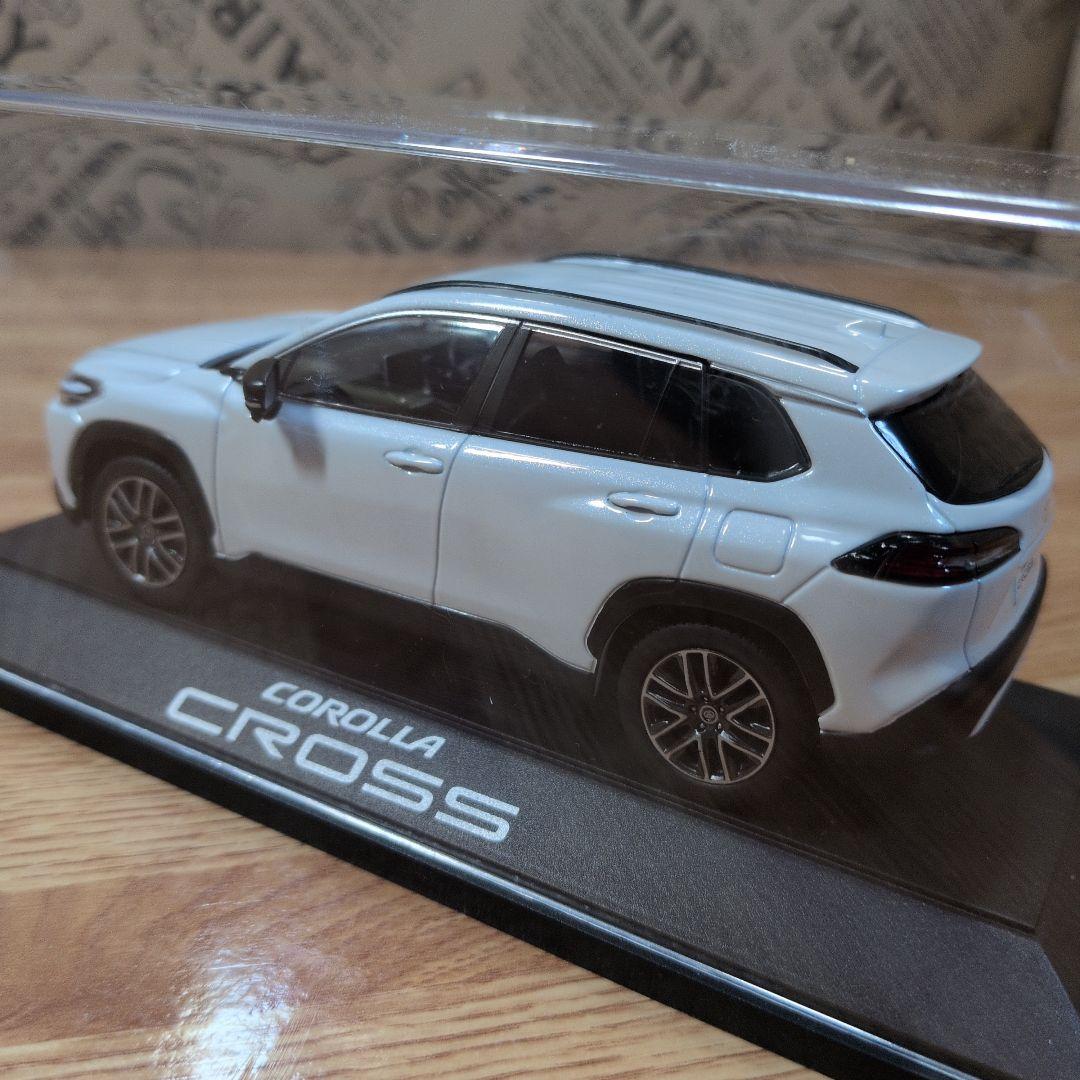 カローラクロス 後期 カラーサンプル プラチナホワイトパール 1/30