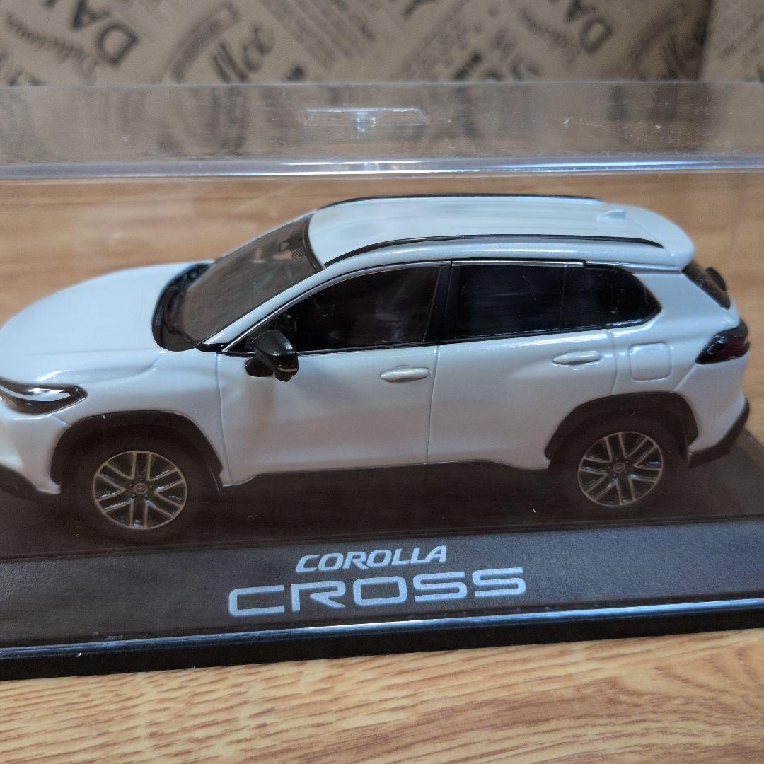 カローラクロス 後期 カラーサンプル プラチナホワイトパール 1/30