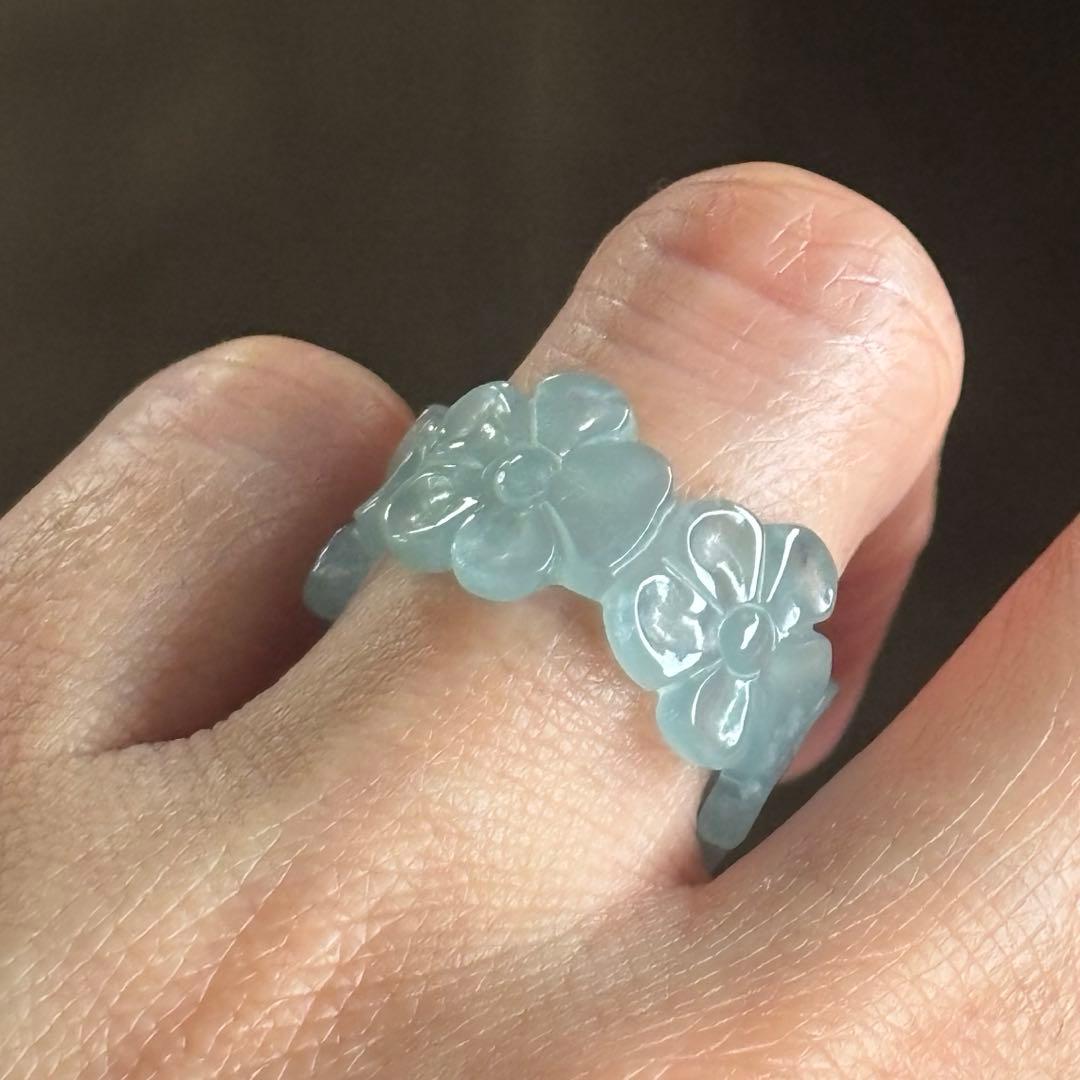 グアテマラ産天然本翡翠　A貨氷種　くり抜きリング　梅の花彫り　12.5号