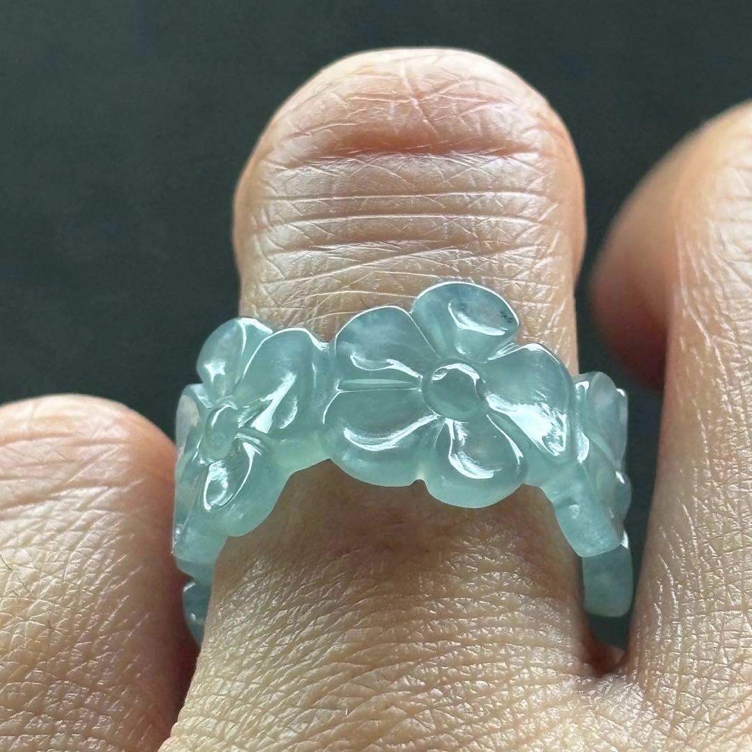 グアテマラ産天然本翡翠　A貨氷種　くり抜きリング　梅の花彫り　12.5号