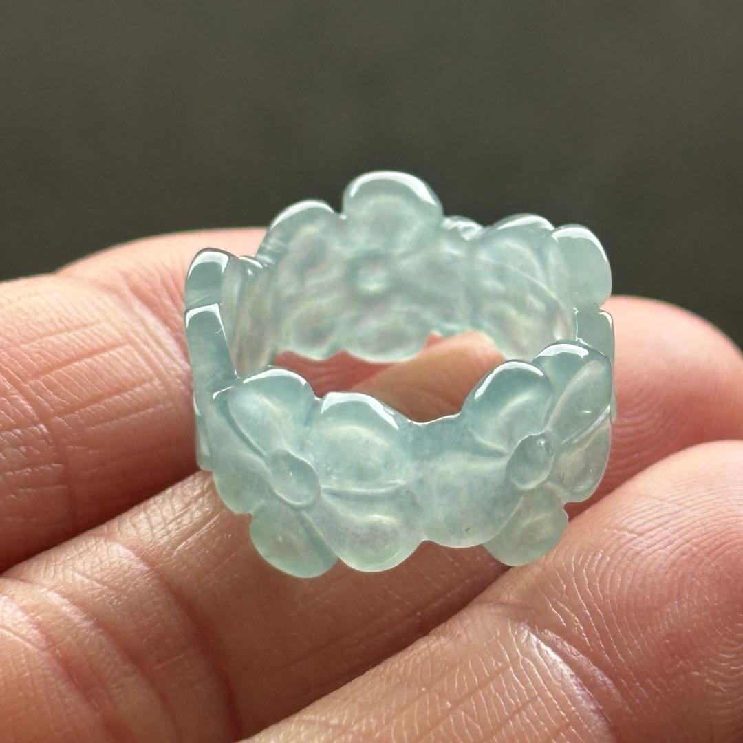 グアテマラ産天然本翡翠　A貨氷種　くり抜きリング　梅の花彫り　12.5号