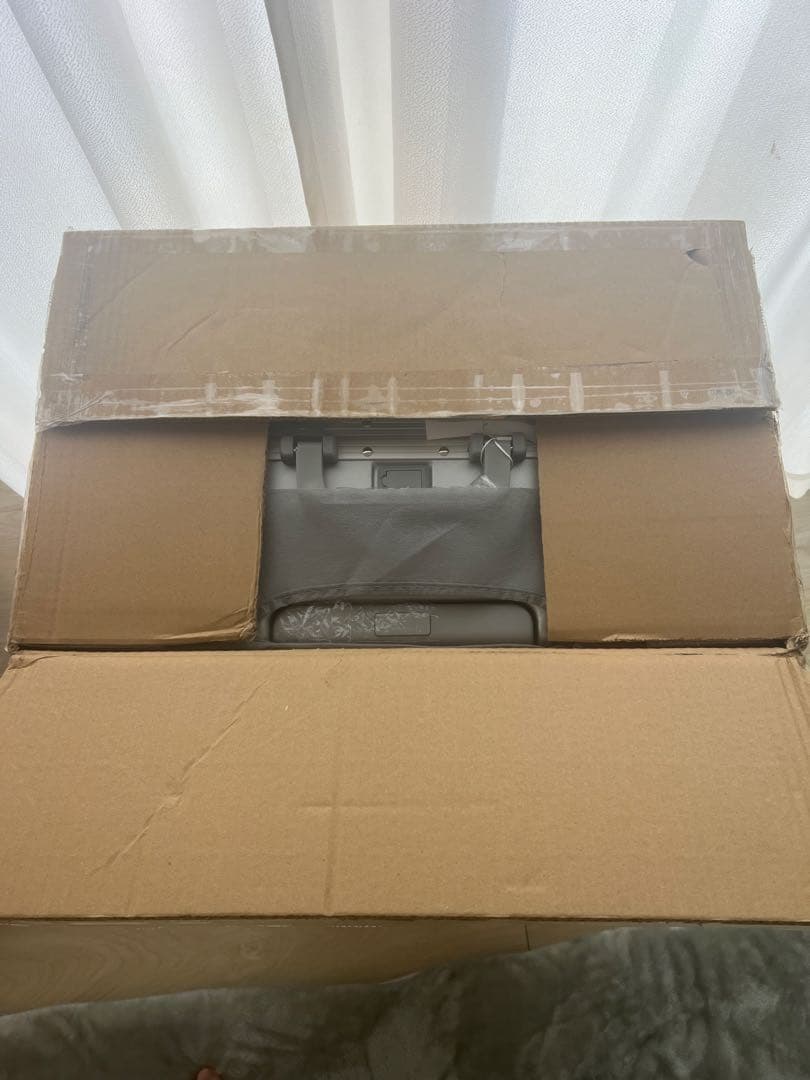 【新品】USBポート　キャリーケース　スーツケース　カップホルダー付き