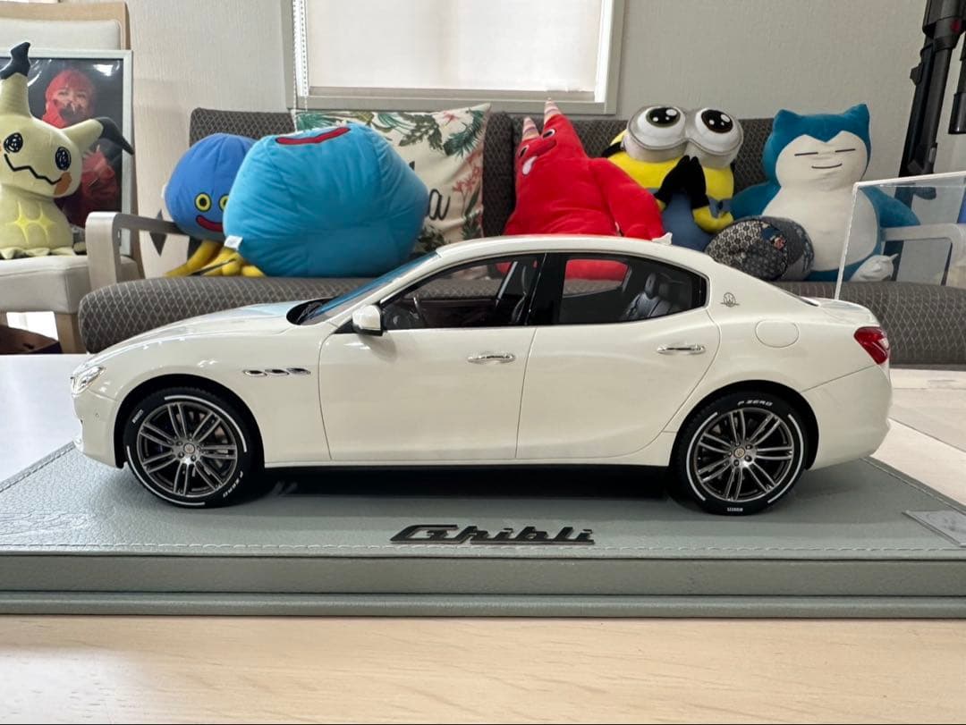 Maserati Ghibli ホワイト 1/43 ミニカー