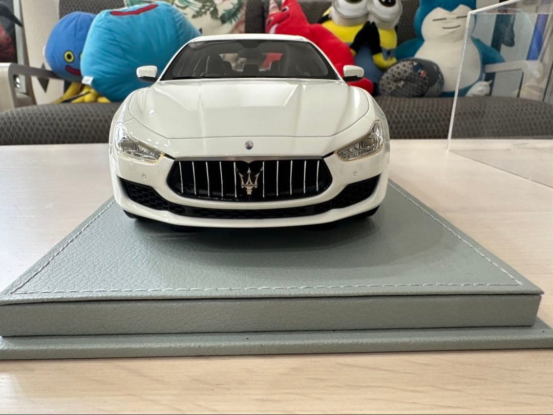 Maserati Ghibli ホワイト 1/43 ミニカー