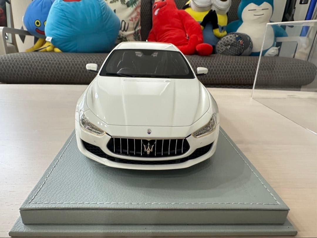 Maserati Ghibli ホワイト 1/43 ミニカー