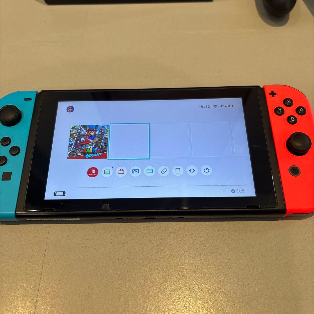 Nintendo Switch 本体セット　携帯ケース付