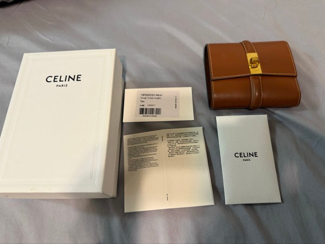 CELINEトリフォールドウォレット 16