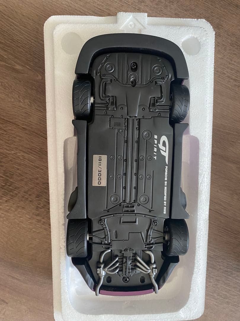 ポルシェ 911 GT2 1/18 スケールモデル 世界限定3000台