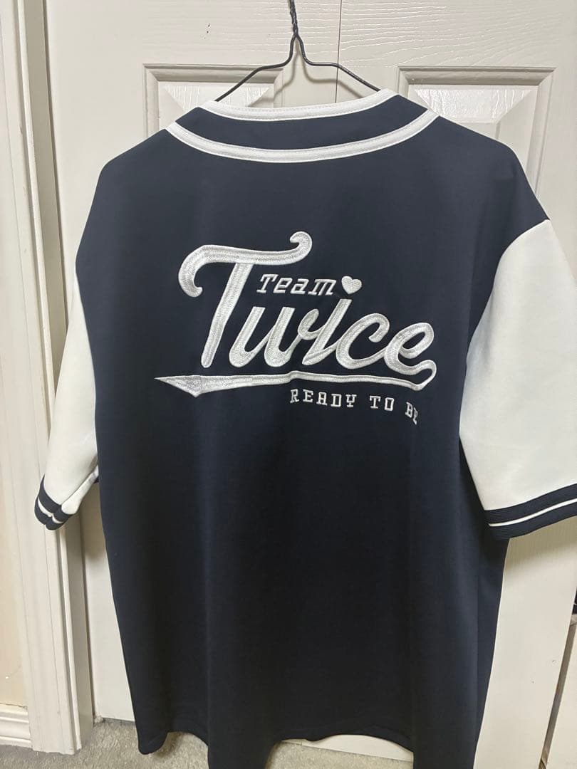 TWICE READY TO BEベースボールシャツ、キャップセット(モモ)