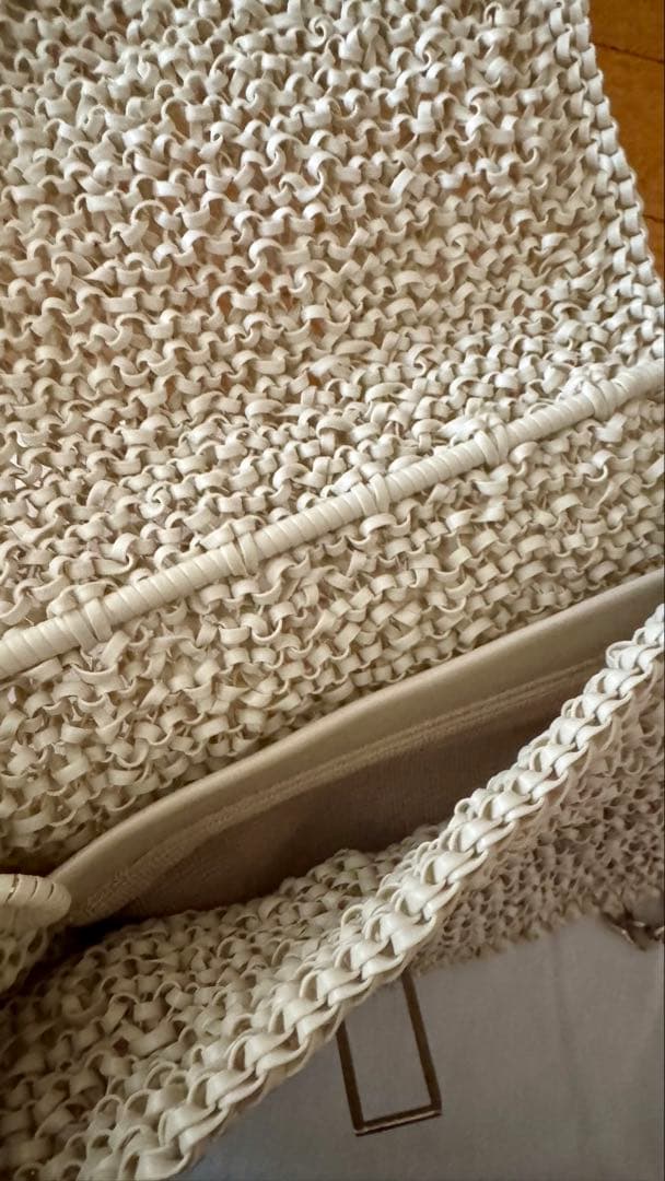 アンテプリマ グラッフェッタ チェーンバッグ　マットホワイト