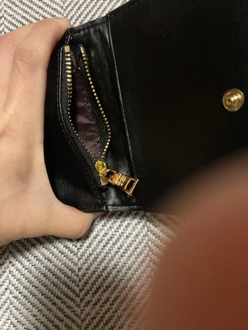 プラダ折りたたみ財布