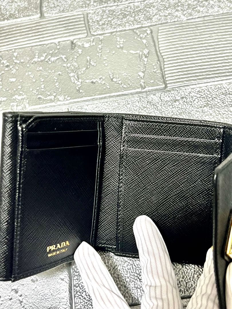 PRADA 1MH043 サフィアーノトライアングル 三つ折り財布