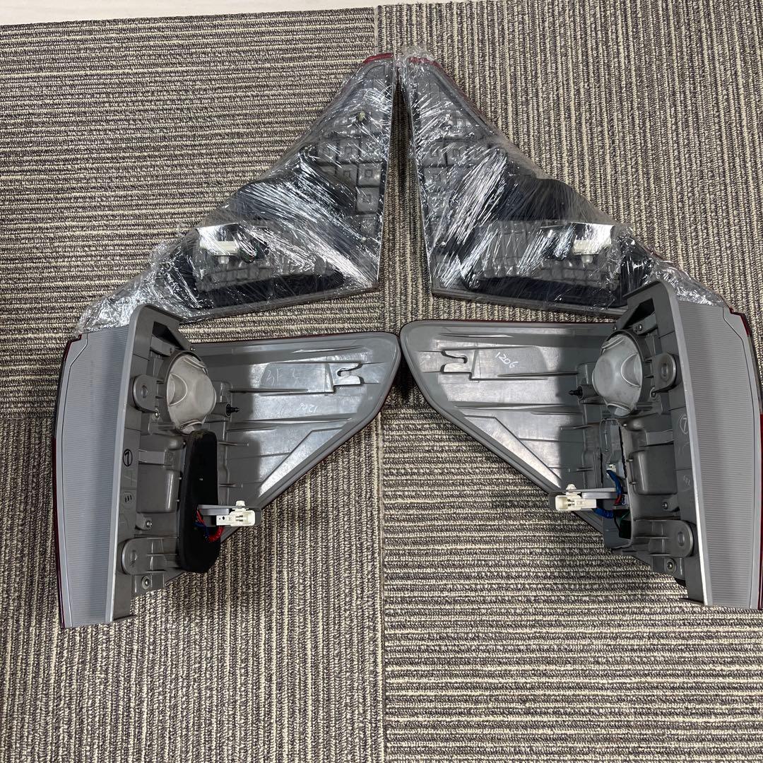 トヨタアルファード20純正テールランプ(中古)