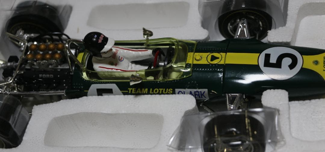 Quartzo１/１８ クラシックモデル　ロータス４９　１９６７ジム・クラーク