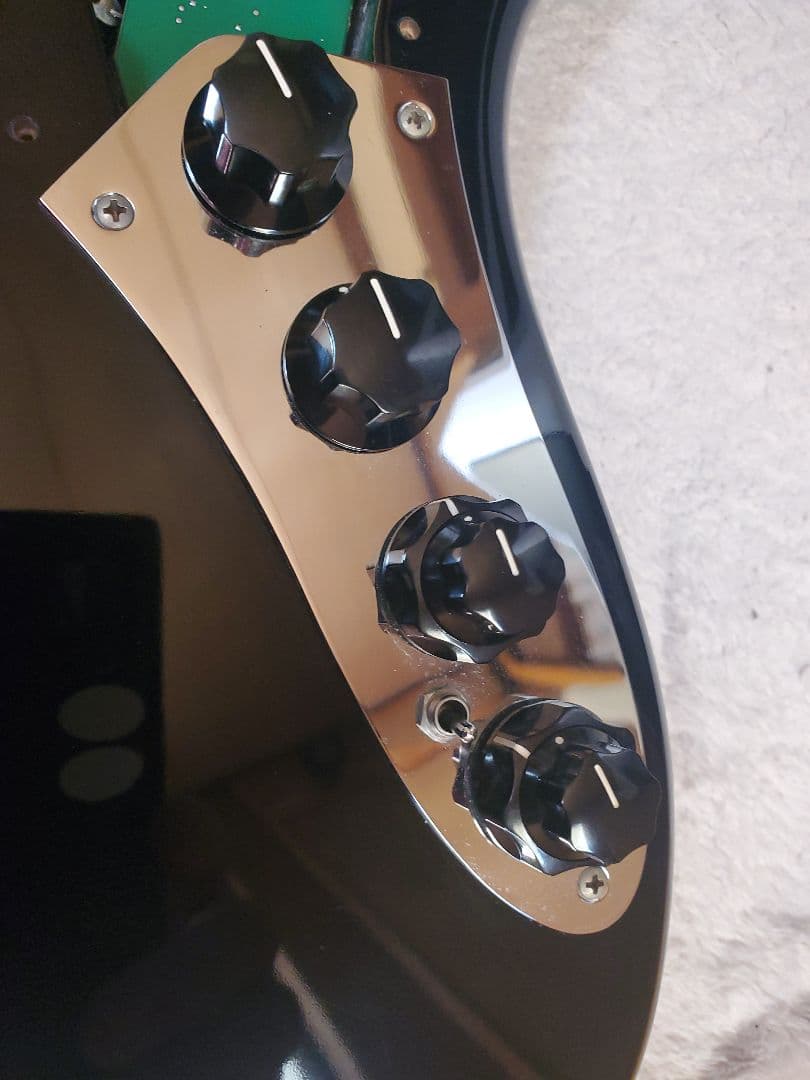 交渉可 American Elite Jazz Bass Black