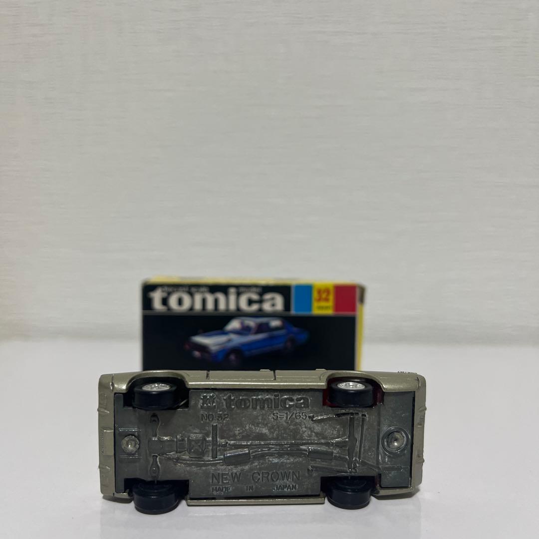 黒箱トミカ32 トヨタ ニュークラウン　シルバー