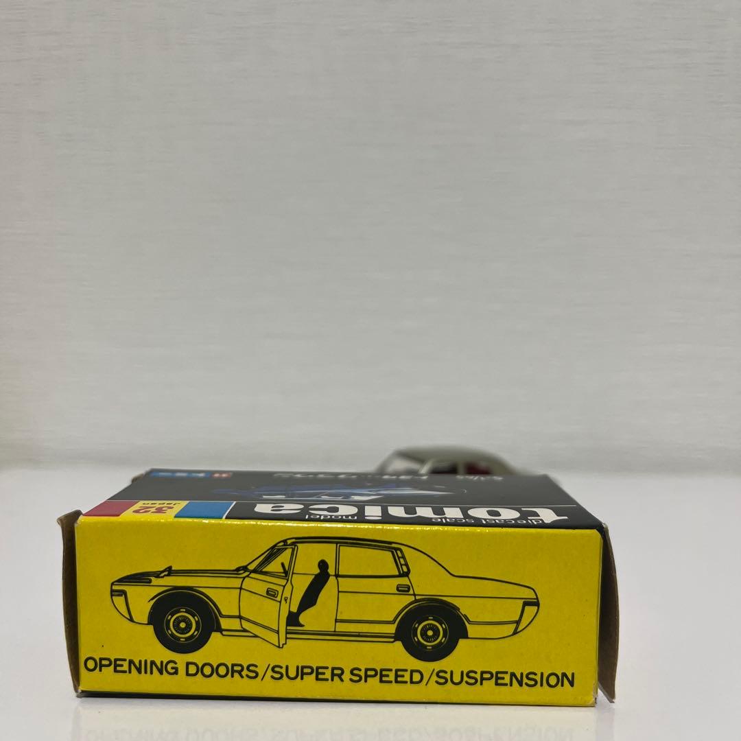 黒箱トミカ32 トヨタ ニュークラウン　シルバー