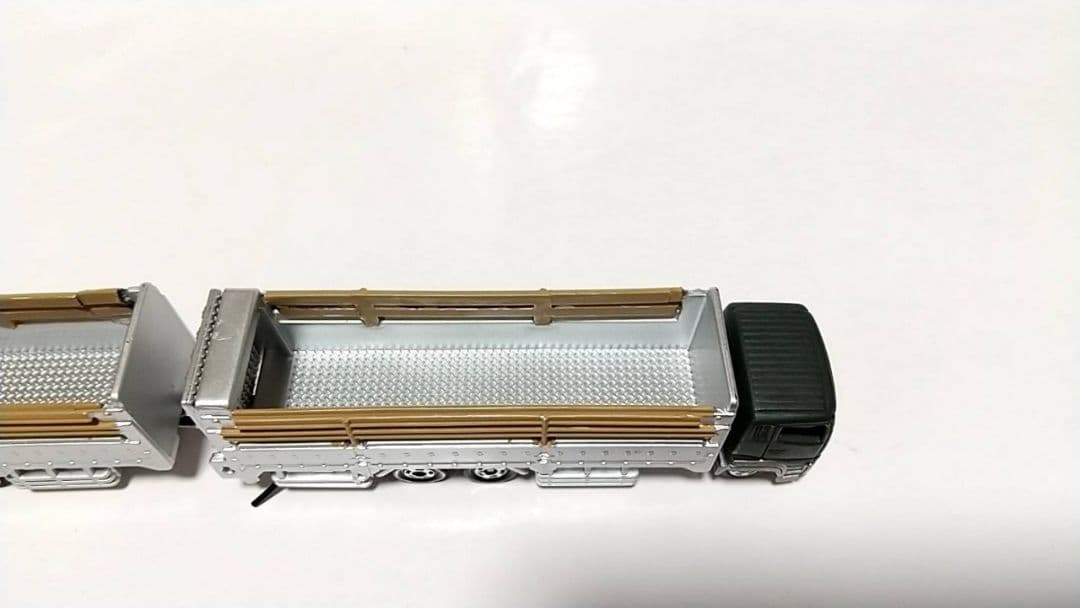 トミカ 改造 三菱ふそう スーパーグレート 家畜運搬車 フルトレーラー