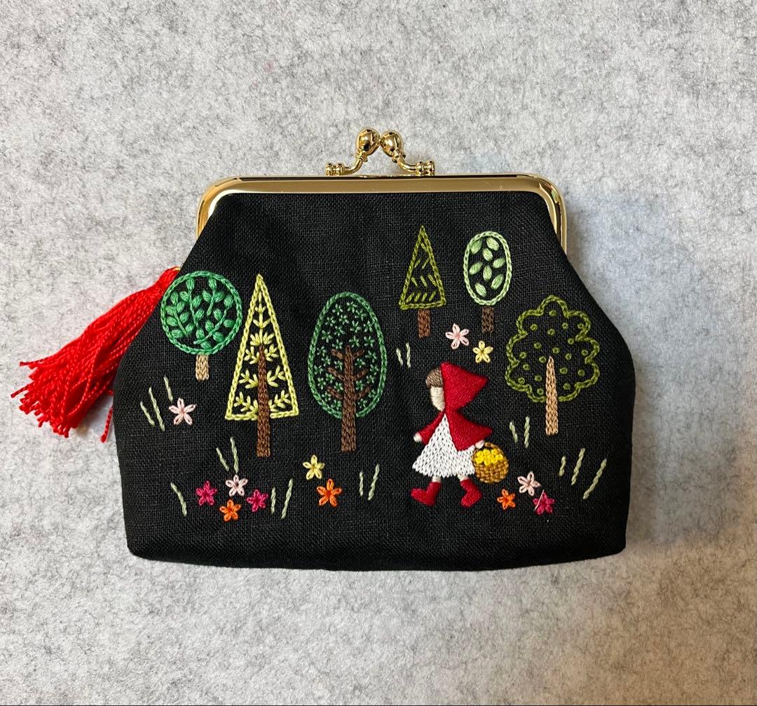 ハンドメイド　手刺繍　がま口ポーチ☆まっちゃんだよです