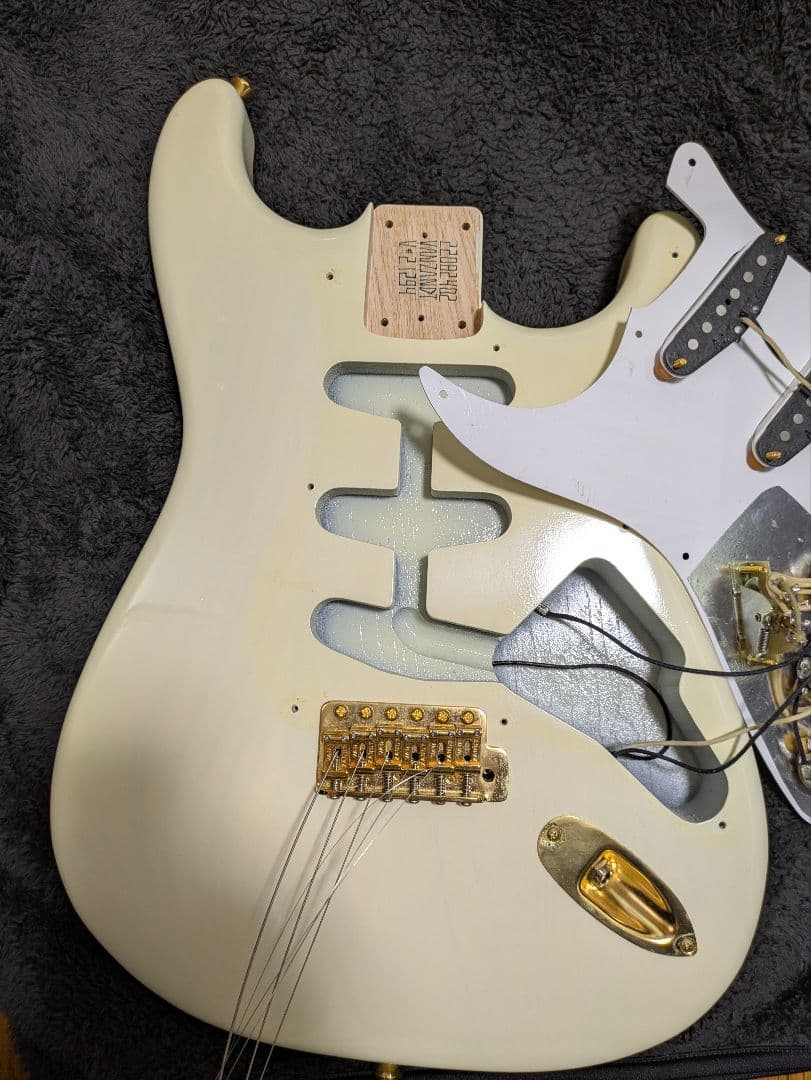 VanZandt STV-R3 white blonde ゴールドパーツ