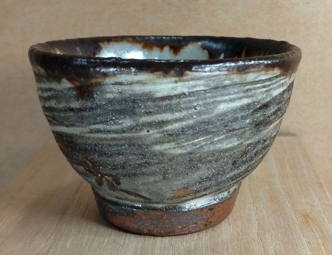 本人書付【本物保証】金城次郎 ぐい呑(壷屋焼 笑魚文ぐい呑）共箱 栞 人間国宝