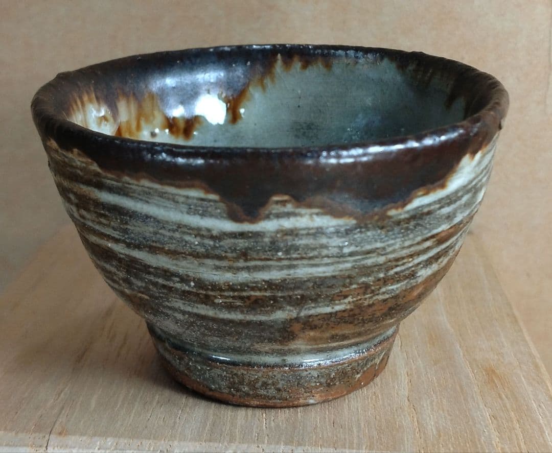 本人書付【本物保証】金城次郎 ぐい呑(壷屋焼 笑魚文ぐい呑）共箱 栞 人間国宝