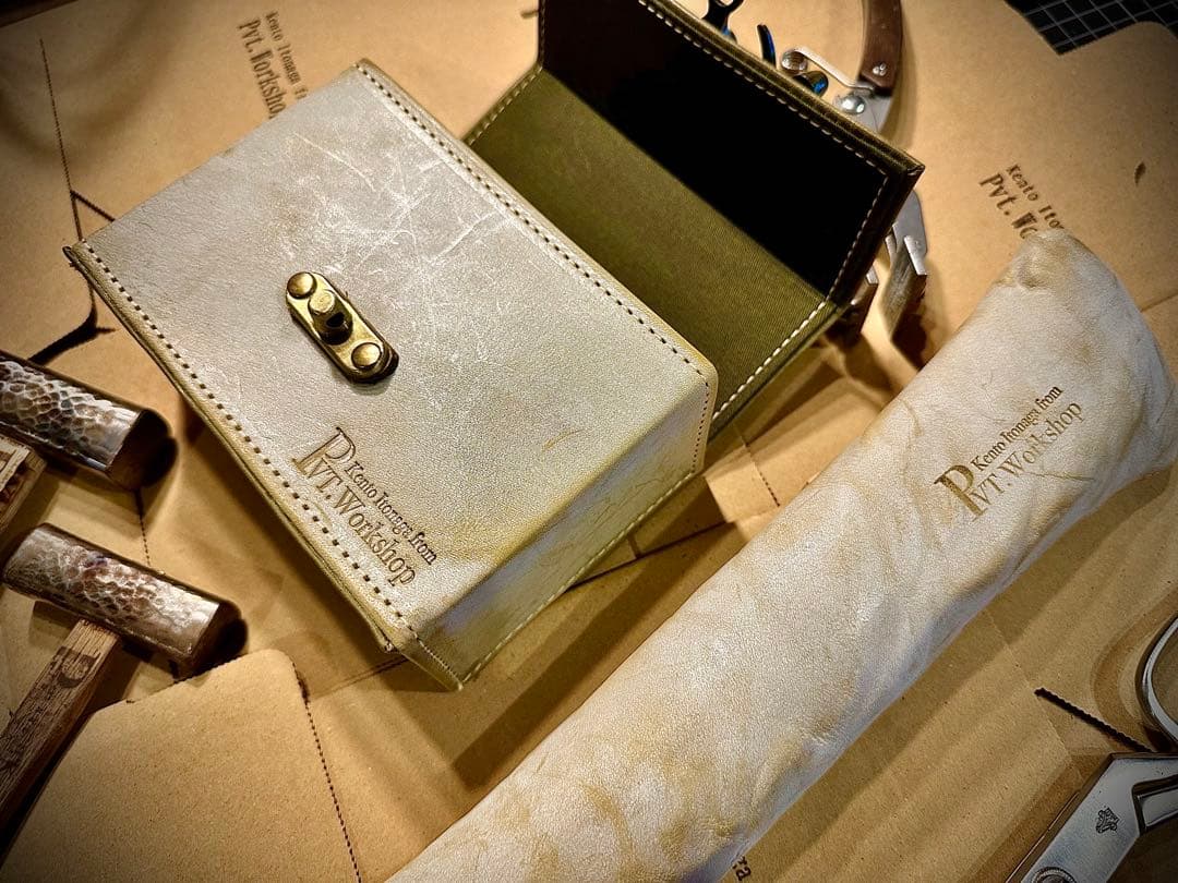 初売最終日！Pvt.Workshop 極CL 本革　デッキケース ハーフ