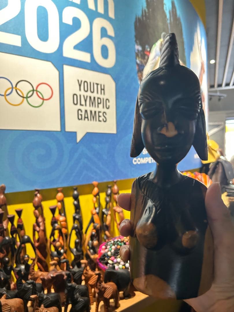 EXPO関西万博大阪　セネガルパビリオン　クイーン彫刻作品置物黒檀コクタン