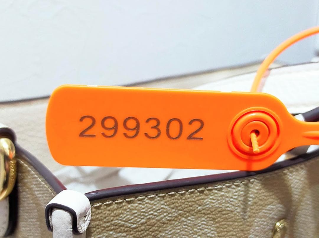 【中古】COACH　デンプシー キャリーオール シグネチャー キャンバス